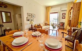 Bright Top-Floor Apartment - 2 Terraces - Αbove metro